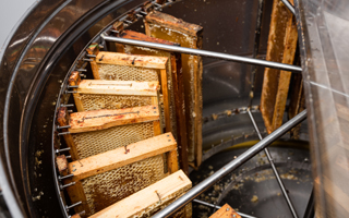 Honigmaschinen / Honigschleudern